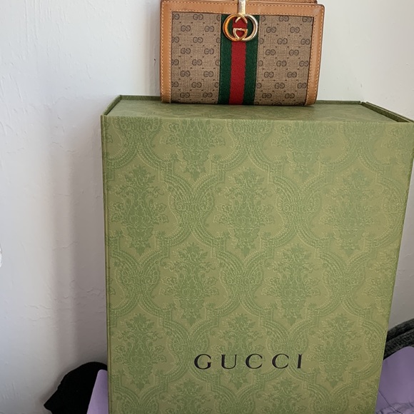 Authentic Vintage Gucci Sherry line compact wallet (approx: H 4x 2.5 x W 5”) - Picture 9 of 9